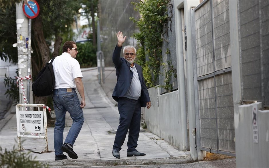 Διαδικασία δημοπράτησης τηλεοπτικών αδειών. Αυτοπροσώπως προσήλθε στα γραφεία της ΓΓΕΕ ο επιχειρηματίας Ιβάν Σαββίδης.