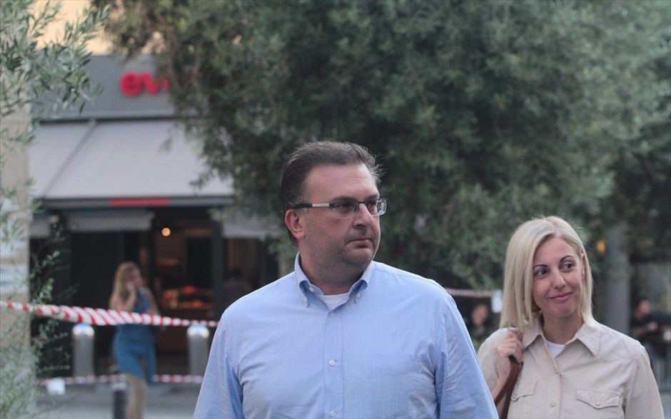 Διαδικασία δημοπράτησης τηλεοπτικών αδειών. 