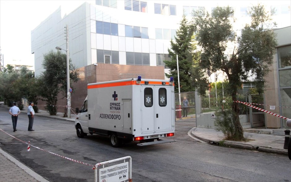 Διαδικασία δημοπράτησης τηλεοπτικών αδειών. Καθ’ όλη τη διάρκεια της διαδικασίας οι συμμετέχοντες θα παραμείνουν σε συγκεκριμένους χώρους και δεν θα επιτρέπεται η έξοδός τους παρά μόνο με συνοδεία.