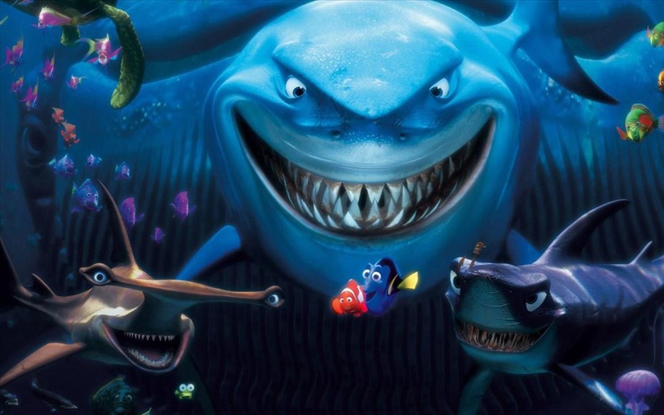 «Ψάχνοντας την Ντόρι» (3D). «Ψάχνοντας την Ντόρι» (3D): Έχουν περάσει 13 χρόνια από την πρώτη τους βουτιά στον πολύχρωμο και φαντασμαγορικό βυθό της Pixar, όμως οι χαρακτήρες του - βραβευμένου με Όσκαρ - «Ψάχνοντας τον Νέμο» έχουν μείνει αξέχαστοι. Τώρα, επιστρέφουν με μια νέα οικογενειακή περιπέτεια κινουμένων σχεδίων, σε σκηνοθεσία των Άντριου Στάντον και Άνγκους Μακλέιν, με τις φωνές των Έλεν Ντε Τζενέρις, Άλμπερτ Μπρουκς, Νταϊάν Κίτον, Ντομινίκ Γουέστ, Ίντρις Έλμπα και Τάι Μπάρελ, για να συνεχίσουν τα θαλάσσια κατορθώματά τους.