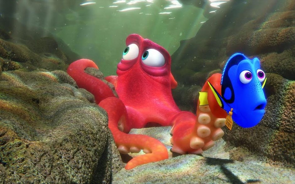 «Ψάχνοντας την Ντόρι» (3D). «Ψάχνοντας την Ντόρι» (3D): Έχουν περάσει 13 χρόνια από την πρώτη τους βουτιά στον πολύχρωμο και φαντασμαγορικό βυθό της Pixar, όμως οι χαρακτήρες του - βραβευμένου με Όσκαρ - «Ψάχνοντας τον Νέμο» έχουν μείνει αξέχαστοι. Τώρα, επιστρέφουν με μια νέα οικογενειακή περιπέτεια κινουμένων σχεδίων, σε σκηνοθεσία των Άντριου Στάντον και Άνγκους Μακλέιν, με τις φωνές των Έλεν Ντε Τζενέρις, Άλμπερτ Μπρουκς, Νταϊάν Κίτον, Ντομινίκ Γουέστ, Ίντρις Έλμπα και Τάι Μπάρελ, για να συνεχίσουν τα θαλάσσια κατορθώματά τους.