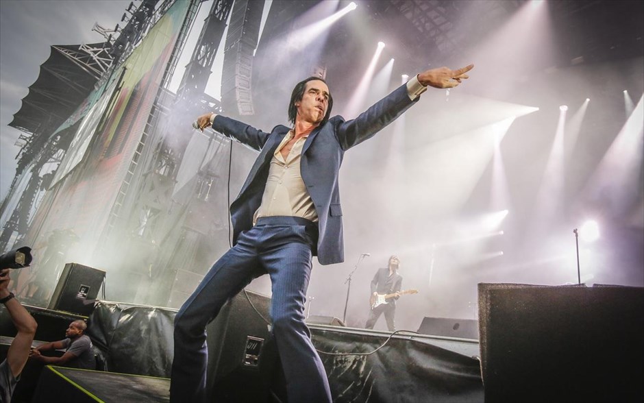 «One more time with feeling». Το μουσικό ντοκιμαντέρ του Άντριου Ντομινίκ, «One more time with feeling», περιγράφει λεπτομερώς όλη τη διαδικασία ηχογράφησης των καινούργιων τραγουδιών του Nick Cave και των The Bad Seeds από το νέο τους άλμπουμ, με τίτλο «Skeleton tree».