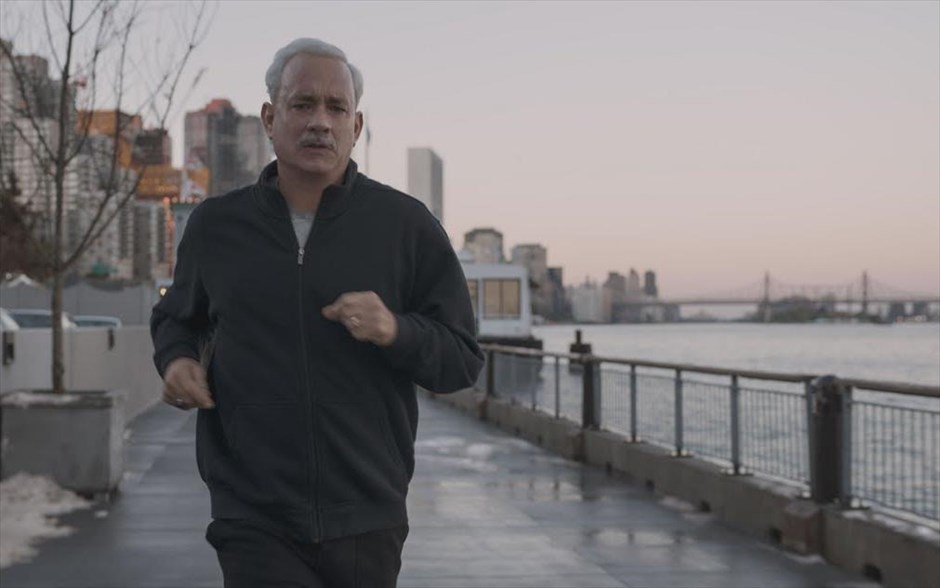 «Sully». &nbsp;Η ταινία, «Sully», αποτυπώνει τη δραματική ιστορία της ζωής του πιλότου Τσέσλι «Σάλι» Σάλενμπέργκερ, που έγινε ήρωας, όταν προσγείωσε το χωρίς κινητήρες αεροσκάφος που πιλόταρε, σώζοντας τις ζωές όλων των επιβατών, αλλά και τις δραματικές στιγμές που εκτυλίσσονταν στο παρασκήνιο.
