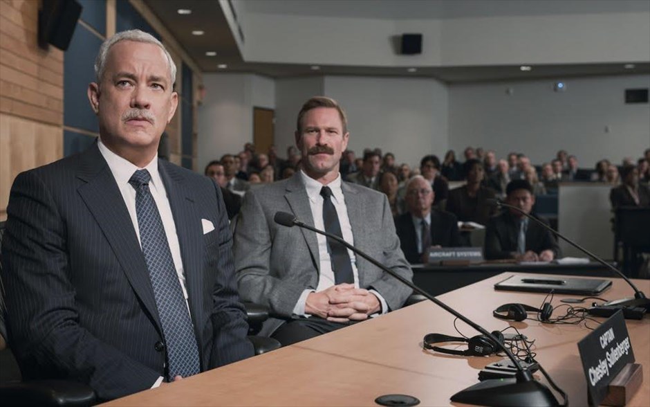 «Sully». &nbsp;Η ταινία, «Sully», αποτυπώνει τη δραματική ιστορία της ζωής του πιλότου Τσέσλι «Σάλι» Σάλενμπέργκερ, που έγινε ήρωας, όταν προσγείωσε το χωρίς κινητήρες αεροσκάφος που πιλόταρε, σώζοντας τις ζωές όλων των επιβατών, αλλά και τις δραματικές στιγμές που εκτυλίσσονταν στο παρασκήνιο.