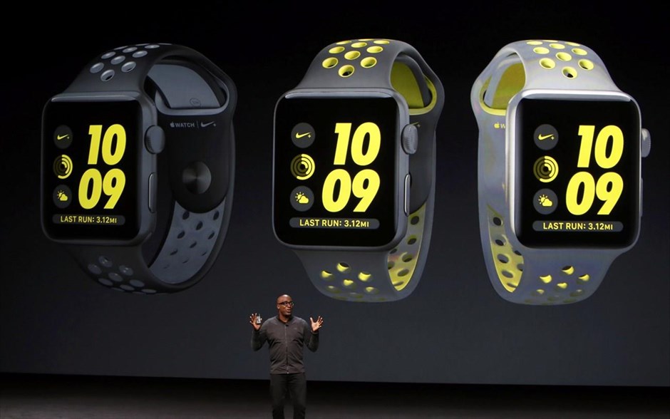 Apple Watch Series 2. O Trevor Edwards, πρόεδρος της Nike, παρουσιάζει τη συνεργασία του Apple Watch με την εφαρμογή&nbsp; Nike+.