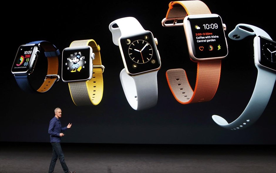  Apple Watch Series 2. Ο Οικονομικός Διευθυντής της Apple Inc. Jeff Williams παρουσιάζει τη σειρά Apple Watch Series 2 .