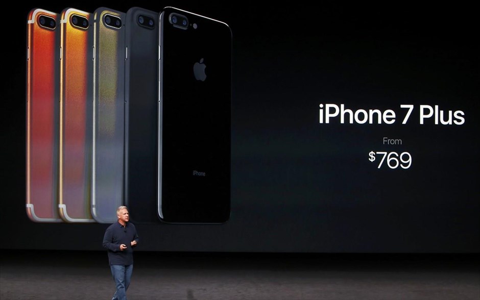 iPhone 7. Ο Phil Schiller αντιπρόεδρος στο τμήμα μάρκετινγκ της Apple.