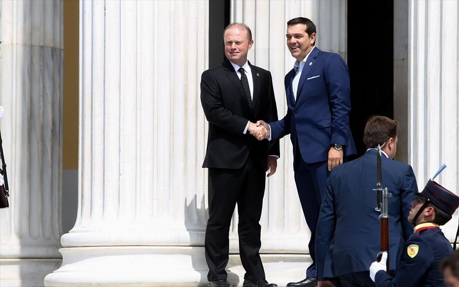 Ευρωμεσογειακή Σύνοδος - Τσίπρας - Τζόζεφ Μουσκάτ. O πρωθυπουργός Αλέξης Τσίπρας υποδέχεται τον πρωθυπουργό της Μάλτας, Τζόζεφ Μουσκάτ.