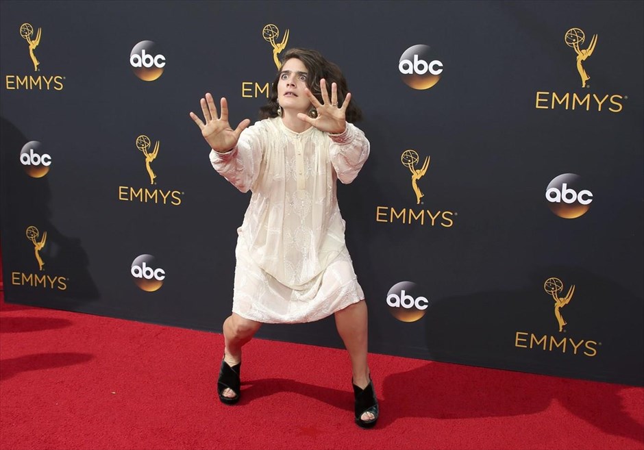 Βραβεία Emmy 2016. Η ηθοποιός Γκάμπι Χόφμαν από τη σειρά του Amazon «Transparent».