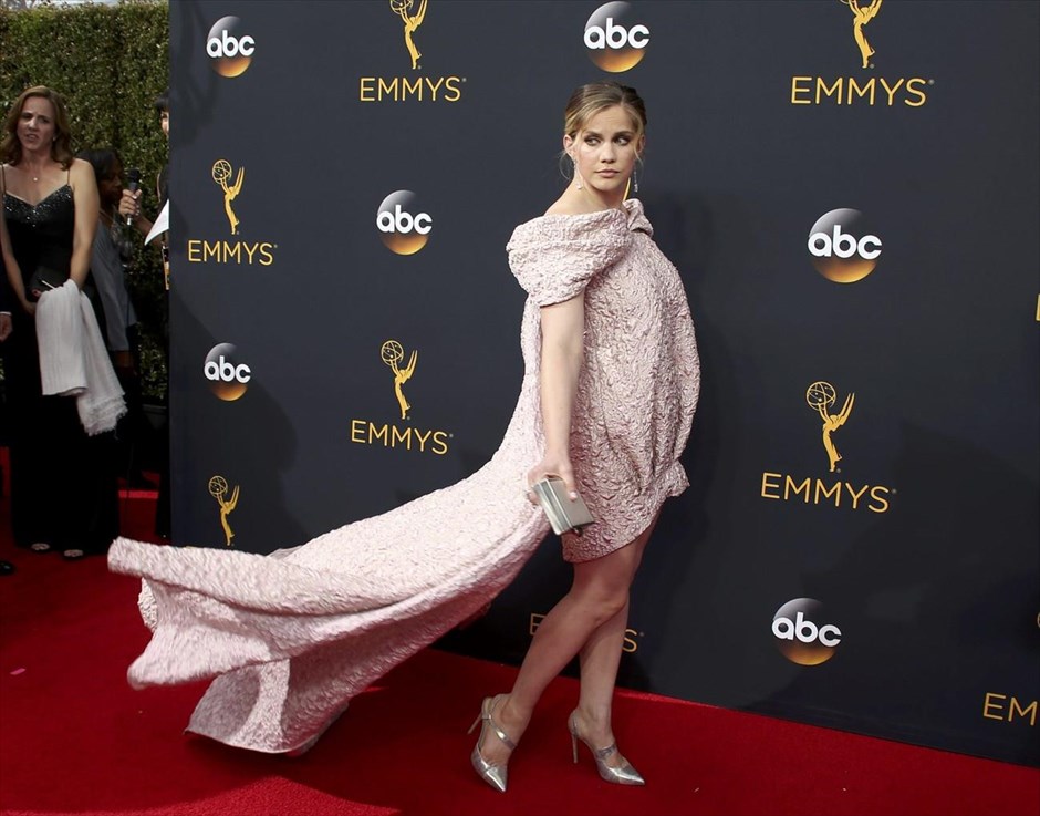 Βραβεία Emmy 2016. Η ηθοποιός Άννα Κλάμσκι από τη σειρά του HBO «Veep».