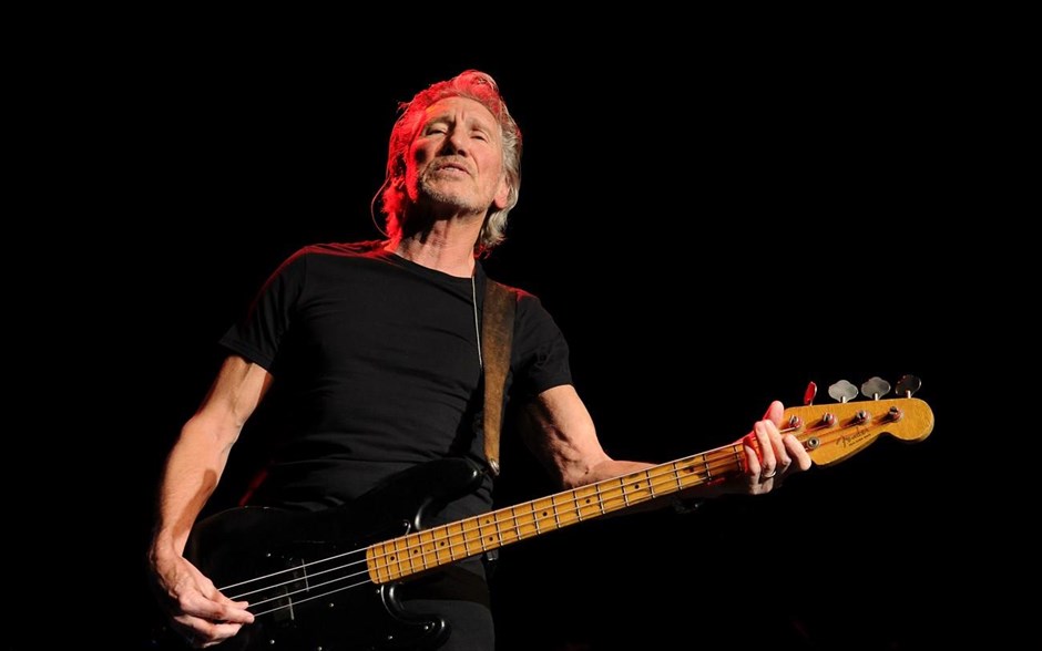 «Roger Waters the Wall». «Roger Waters the Wall»: Ο Ρότζερ Γουότερς, ιδρυτής και κεντρικός στιχουργός των Pink Floyd, σε συνεργασία με τον Σον Έβανς, συνδυάζει τις επικές και προσωπικές στιγμές της μπάντας με τις τεχνολογικές εξελίξεις στην κινηματογράφηση σήμερα. Βασισμένο στο μοναδικό concept album, «Roger Waters: The Wall», το μουσικό αυτό φιλμ είναι μια δυνατή συναυλιακή εμπειρία και μία συνταρακτική αντιπολεμική ταινία για τις επιπτώσεις του πολέμου στον κόσμο, αλλά και στον ίδιο τον δημιουργό της.