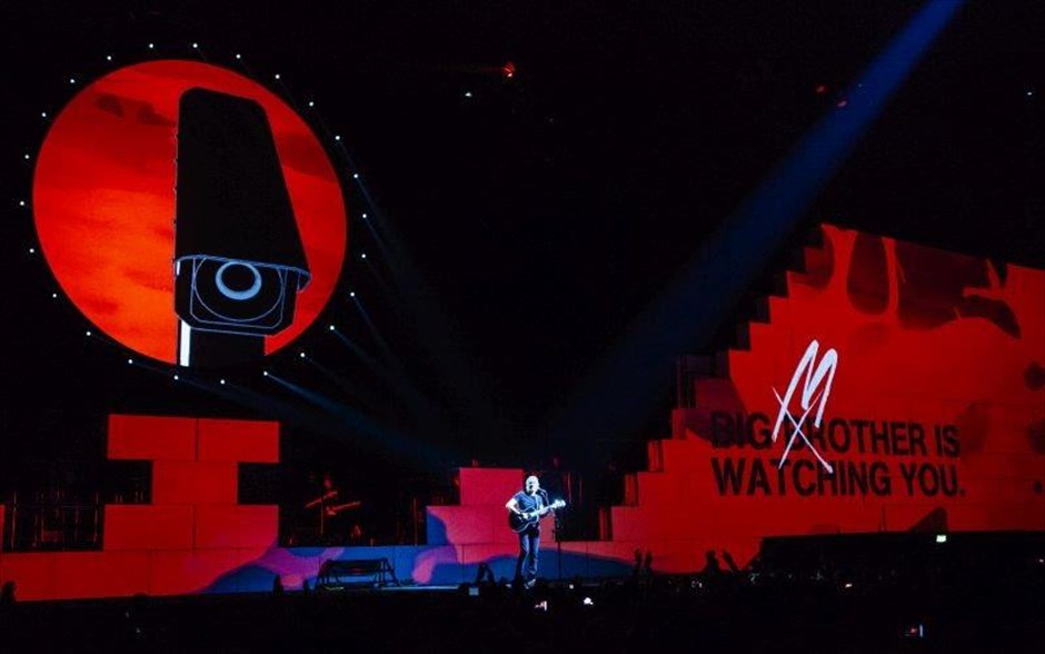 «Roger Waters the Wall». «Roger Waters the Wall»: Ο Ρότζερ Γουότερς, ιδρυτής και κεντρικός στιχουργός των Pink Floyd, σε συνεργασία με τον Σον Έβανς, συνδυάζει τις επικές και προσωπικές στιγμές της μπάντας με τις τεχνολογικές εξελίξεις στην κινηματογράφηση σήμερα. Βασισμένο στο μοναδικό concept album, «Roger Waters: The Wall», το μουσικό αυτό φιλμ είναι μια δυνατή συναυλιακή εμπειρία και μία συνταρακτική αντιπολεμική ταινία για τις επιπτώσεις του πολέμου στον κόσμο, αλλά και στον ίδιο τον δημιουργό της.