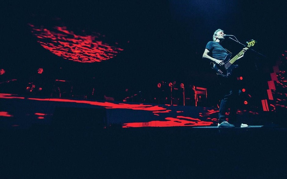 «Roger Waters the Wall». «Roger Waters the Wall»: Ο Ρότζερ Γουότερς, ιδρυτής και κεντρικός στιχουργός των Pink Floyd, σε συνεργασία με τον Σον Έβανς, συνδυάζει τις επικές και προσωπικές στιγμές της μπάντας με τις τεχνολογικές εξελίξεις στην κινηματογράφηση σήμερα. Βασισμένο στο μοναδικό concept album, «Roger Waters: The Wall», το μουσικό αυτό φιλμ είναι μια δυνατή συναυλιακή εμπειρία και μία συνταρακτική αντιπολεμική ταινία για τις επιπτώσεις του πολέμου στον κόσμο, αλλά και στον ίδιο τον δημιουργό της.