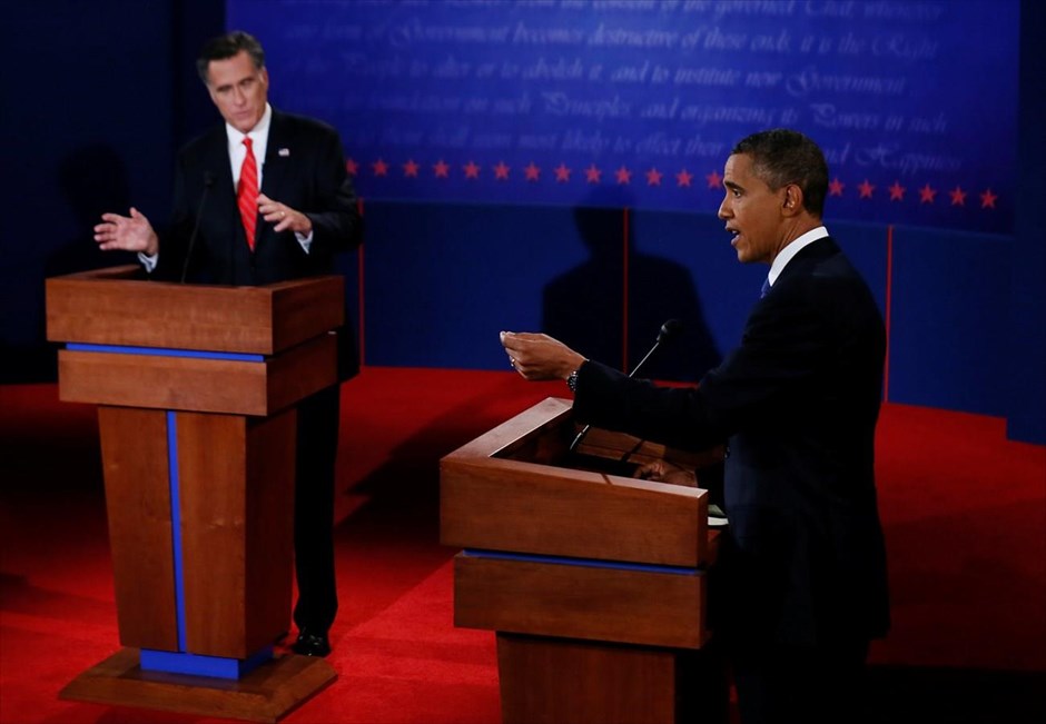 Εκλογές ΗΠΑ - Debate. Μπαράκ Ομπάμα και Μιτ Ρόμνει σε στιγμιότυπο από το πρώτο ντιμπέιτ που πραγματοποιήθηκε εν όψει των προεδρικών εκλογών του 2012 στο Ντένβερ (3 Οκτωβρίου 2012).