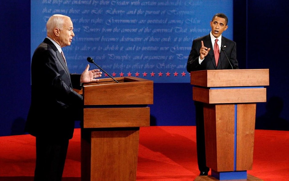 Εκλογές ΗΠΑ - Debate. Ο προεδρικός υποψήφιος των Ρεπουμπλικανών, Τζον ΜακΚέιν, και των Δημοκρατικών, Μπαράκ Ομπάμα, κατά τη διάρκεια της πρώτης τους τηλεοπτικής αναμέτρησης, στο Πανεπιστήμιο του Μισισίπι (26 Σεπτεμβρίου 2008).