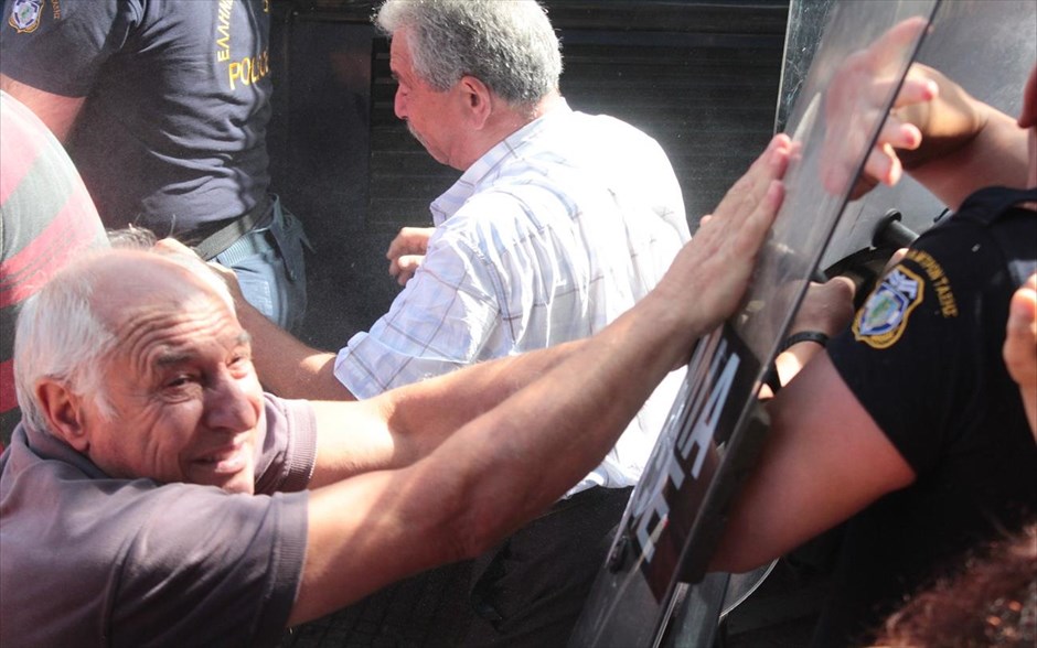 Ένταση και χημικά στην πορεία των συνταξιούχων. 