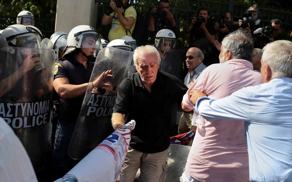 Ένταση και χημικά στην πορεία των συνταξιούχων. 