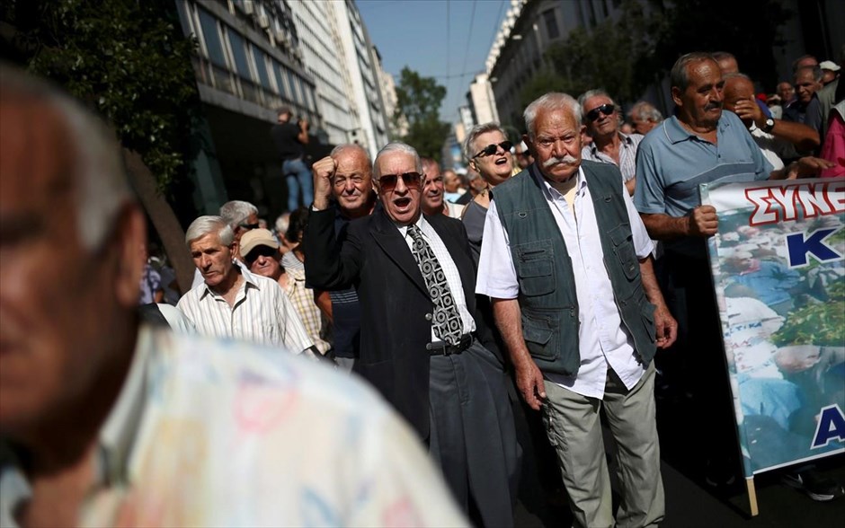 Ένταση και χημικά στην πορεία των συνταξιούχων. 