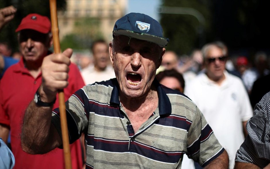 Ένταση και χημικά στην πορεία των συνταξιούχων. 