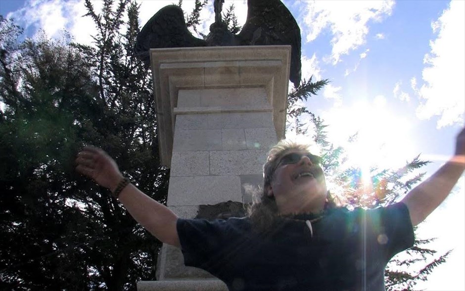 «Un Condor». Το - βραβευμένο σε τέσσερα Φεστιβάλ - ντοκιμαντέρ του Γιάννη Κολόζη,&nbsp;«Un Condor», ακολουθεί το ταξίδι του επαναπατρισμού του Sergio Contreras.