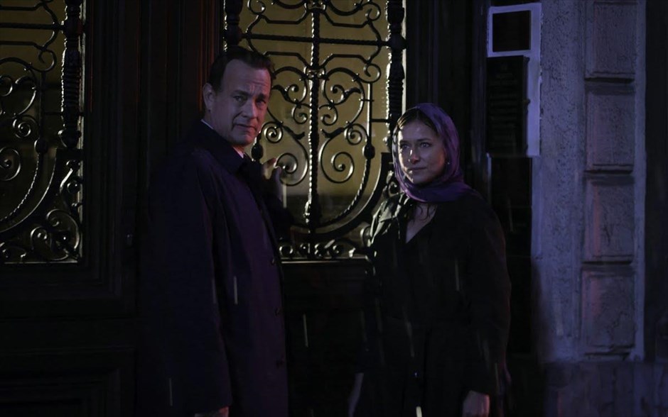 «Inferno». «Inferno»: Το μπεστ σέλερ μυθιστόρημα του Νταν Μπράουν, που, μετά τον «Κώδικα Ντα Βίντσι» και τους «Πεφωτισμένους», ακολουθεί ξανά τον καθηγητή Ρόμπερτ Λάνγκντον, τον οποίο ερμηνεύει και πάλι &nbsp;ο - βραβευμένος με δύο Όσκαρ - Τομ Χανκς. Σε αυτό το θρίλερ μυστηρίου, τα κρυμμένα στοιχεία οδηγούν στον μεγάλο Δάντη. Όταν ο Langdon ξυπνάει σε ένα ιταλικό νοσοκομείο με αμνησία, ενώνει τις δυνάμεις του με μία γιατρό και ξεκινούν έναν αγώνα δρόμου ενάντια στον χρόνο, που απειλεί να φέρει στο φως μια θανάσιμη συνομωσία.