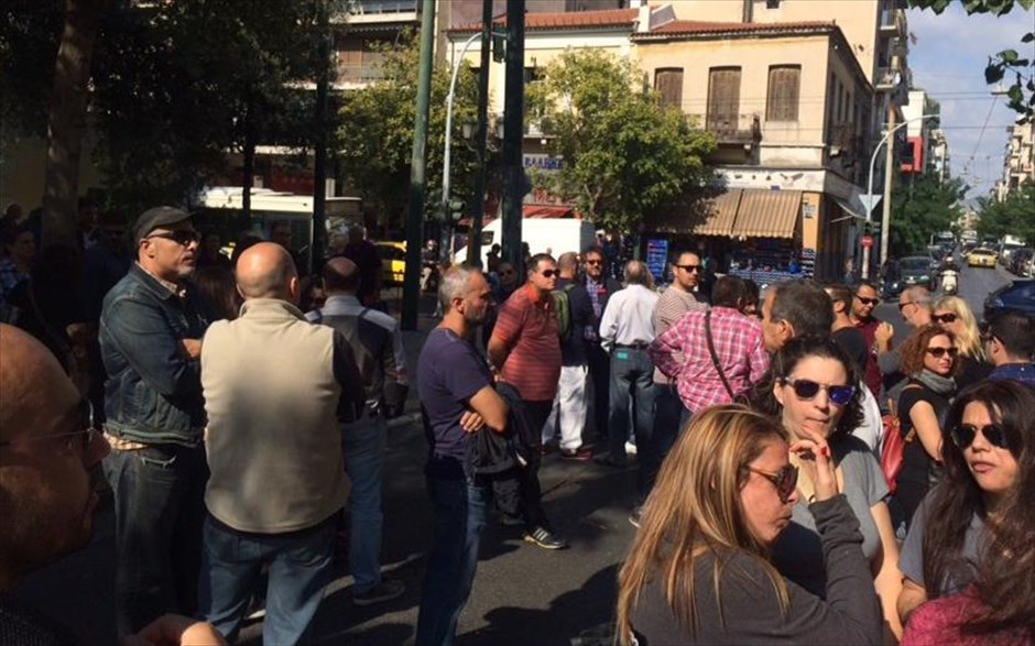 Διαμαρτυρία τεχνικών ιδιωτικών καναλιών έξω από τα γραφεία του ΣΥΡΙΖΑ. 