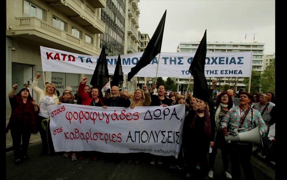 Λόγος Καθρέφτης. Στο ντοκιμαντέρ του Διαμαντή Παπαδόπουλου, «Λόγος καθρέφτης», επιχειρείται, μέσα από την καταγραφή της πορείας των απολυμένων καθαριστριών του υπουργείου Οικονομικών, η ανάδειξη του διεκδικητικού λόγου ως θεμελιώδους στοιχείου αφύπνισης.