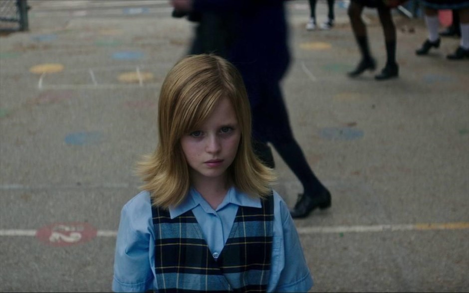 «Ouija 2: H πηγή του κακού». Αποδεικνύοντας και πάλι ότι ο πίνακας Ouija δεν είναι απλά ένα παιχνίδι, αλλά μια πύλη εισόδου σε μακάβρια μυστικά, το επιτυχημένο μεταφυσικό θρίλερ τρόμου του 2014 επιστρέφει με τη συνέχειά του, «Ouija 2: H πηγή του κακού».