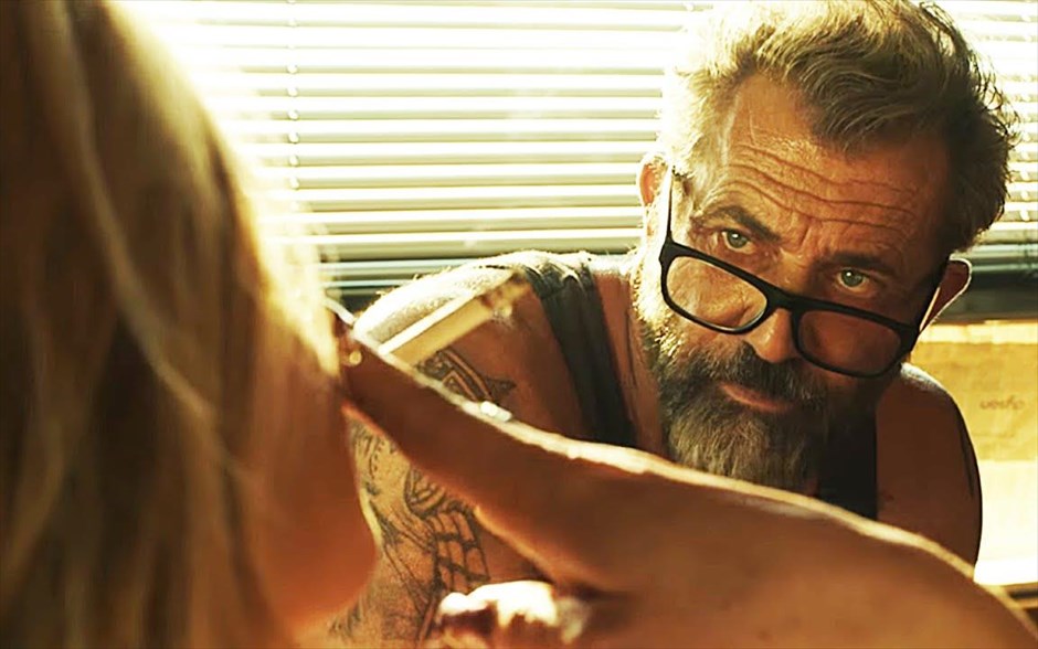 «Blood father: Βίαιη δικαιοσύνη». Ήρωας της ταινίας, «Blood father: Βίαιη δικαιοσύνη», είναι ένας πρώην κατάδικος, ο οποίος είναι αποφασισμένος να προστατεύσει την κόρη του, που έχει παγιδευτεί από τον φίλο της σε μια πλεκτάνη, με αποτέλεσμα να την κυνηγά ανελέητα ένα καρτέλ ναρκωτικών.