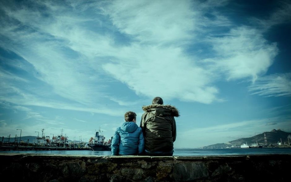 «Invisible». «Invisible»: Ένας μοναχικός άνδρας απολύεται από το εργοστάσιο, όπου εργάζεται. Νιώθοντας θύμα μιας ακραίας αδικίας, αποφασίζει να αποδώσει δικαιοσύνη.