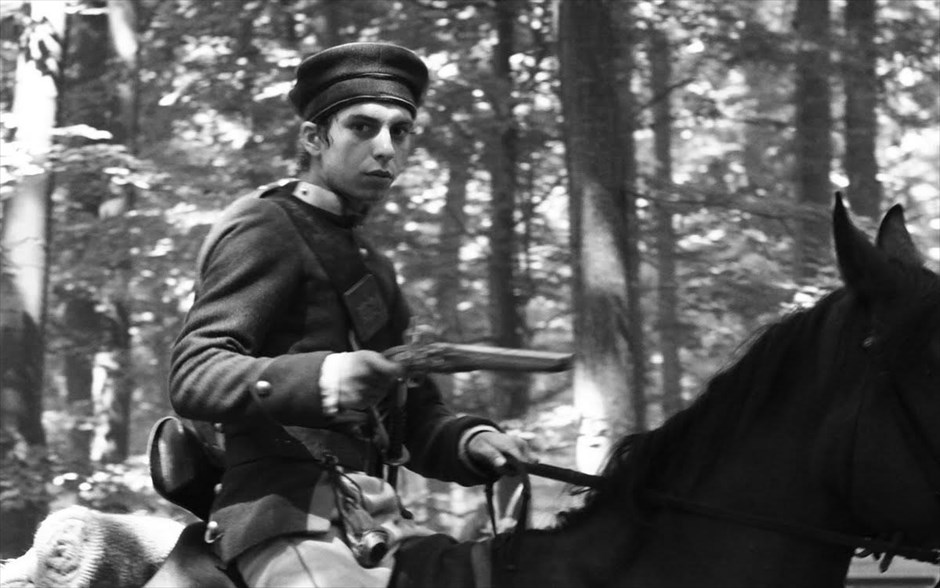 «Αφερίμ». Σαν μια πολιτισμική καταγραφή του 19ου αιώνα, το ασπρόμαυρο βαλκανικό γουέστερν του Ράντου Ζούντε,«Αφερίμ», κέρδισε την Αργυρή Άρκτο καλύτερης σκηνοθεσίας στο Φεστιβάλ του Βερολίνου, το Μεγάλο Βραβείο της πόλης της Λισαβόνας στο Φεστιβάλ Indie Lisboa και είναι η επίσημη πρότασης της Ρουμανίας για το Όσκαρ καλύτερης ξενόγλωσσης ταινίας.