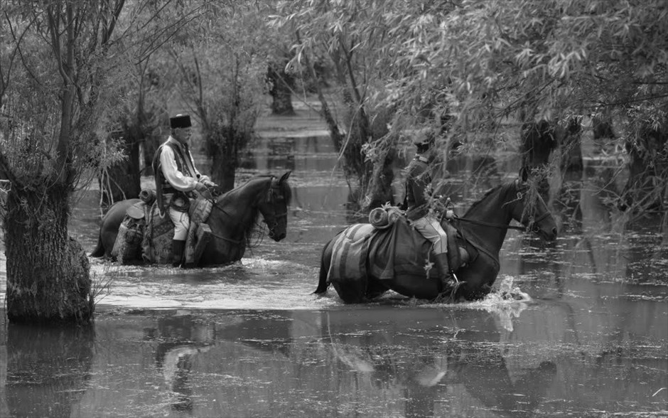 «Αφερίμ». Σαν μια πολιτισμική καταγραφή του 19ου αιώνα, το ασπρόμαυρο βαλκανικό γουέστερν του Ράντου Ζούντε,«Αφερίμ», κέρδισε την Αργυρή Άρκτο καλύτερης σκηνοθεσίας στο Φεστιβάλ του Βερολίνου, το Μεγάλο Βραβείο της πόλης της Λισαβόνας στο Φεστιβάλ Indie Lisboa και είναι η επίσημη πρότασης της Ρουμανίας για το Όσκαρ καλύτερης ξενόγλωσσης ταινίας.