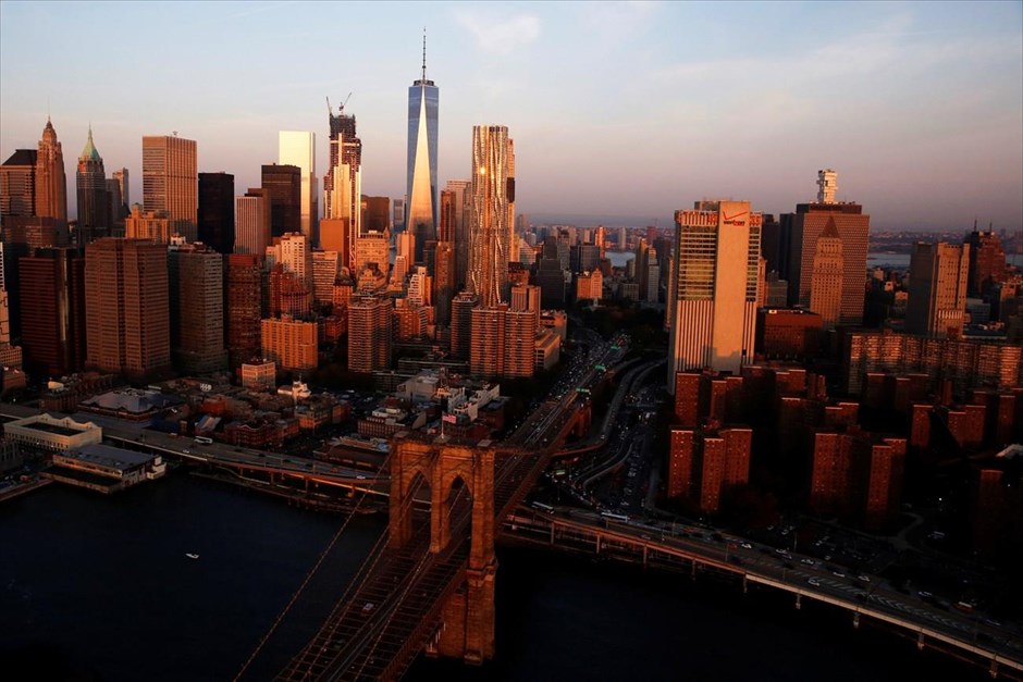 ΗΠΑ - Η Νέα Υόρκη από ψηλά. Η Γέφυρα του Μπρούκλιν και το Παγκόσμιο Κέντρο Εμπορίου 1, στο Μανχάταν