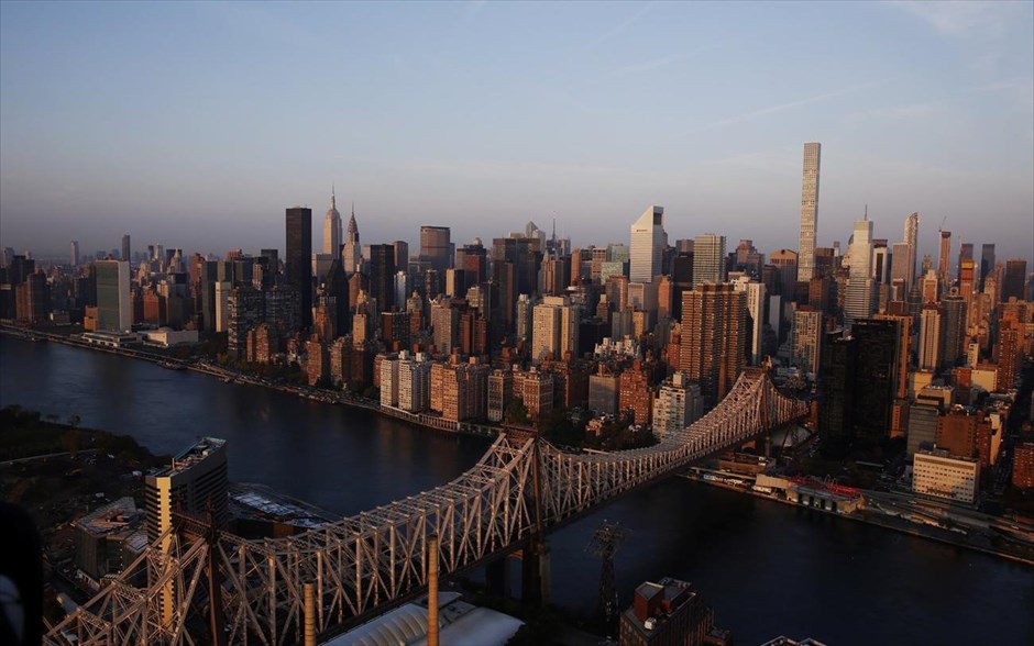 ΗΠΑ - Η Νέα Υόρκη από ψηλά. Η Γέφυρα Κουίνσμπορο και το Μανχάταν.