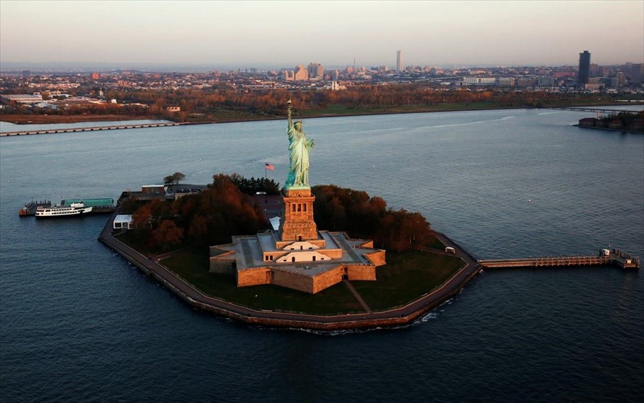 ΗΠΑ - Η Νέα Υόρκη από ψηλά. Το Άγαλμα της Ελευθερίας.