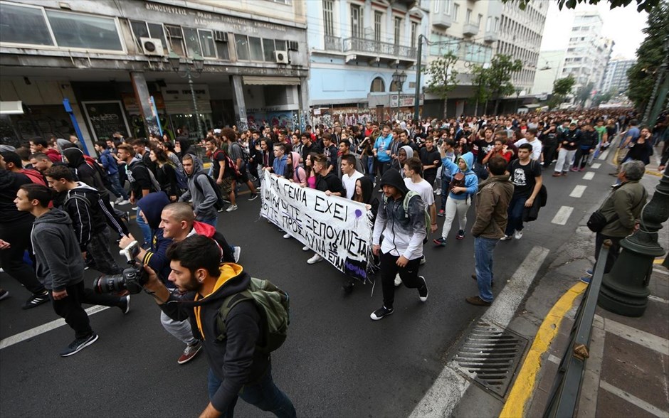 Μαθητικό συλλαλητήριο στα Προπύλαια - πορεία - μαθητές. 