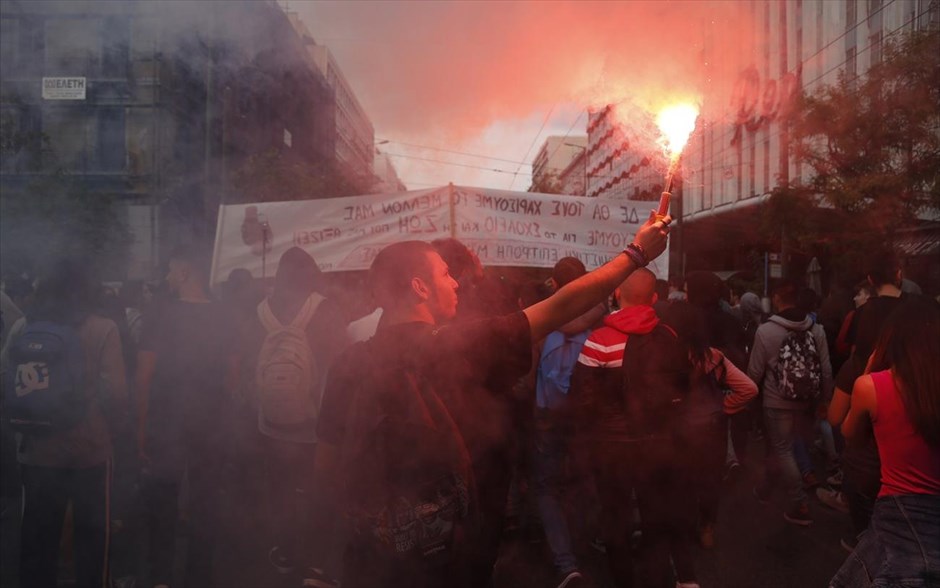 Μαθητικό συλλαλητήριο στα Προπύλαια - πορεία - μαθητές. 