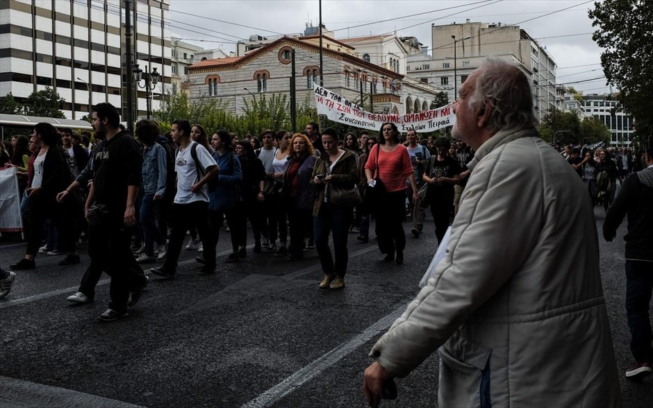 Μαθητικό συλλαλητήριο στα Προπύλαια - πορεία - μαθητές. 