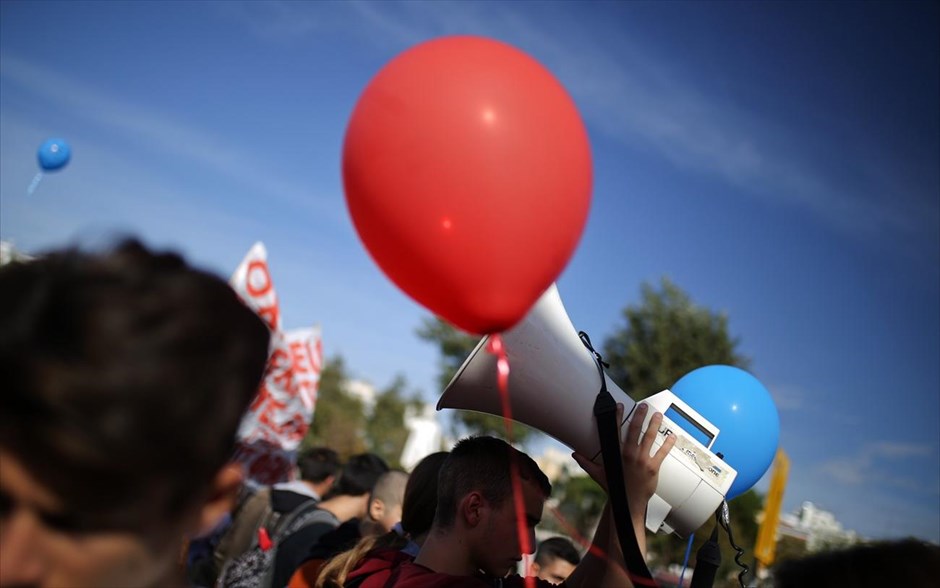Μαθητικό συλλαλητήριο στα Προπύλαια - πορεία - μαθητές. 