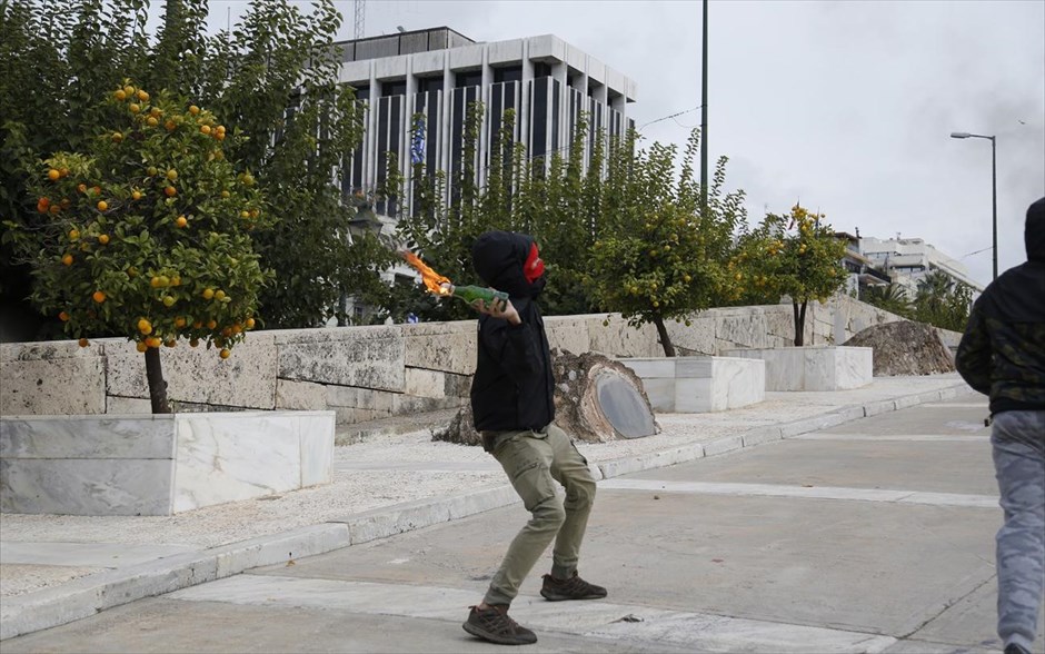 Μαθητικό συλλαλητήριο στα Προπύλαια - πορεία - μαθητές - ένταση. 