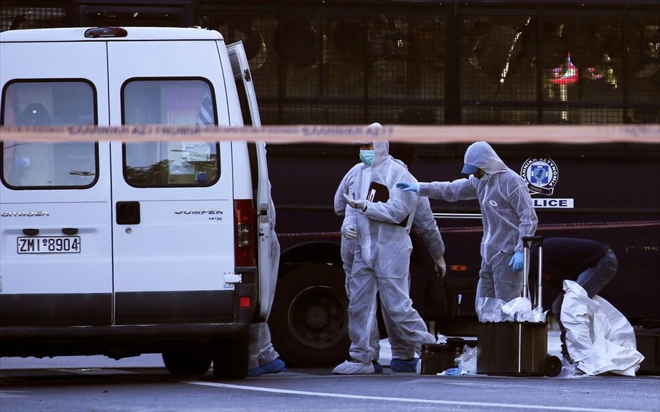 Επίθεση με χειροβομβίδα στη γαλλική πρεσβεία. 