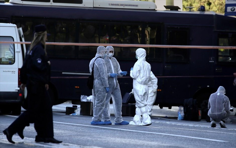 Επίθεση με χειροβομβίδα στη γαλλική πρεσβεία. 