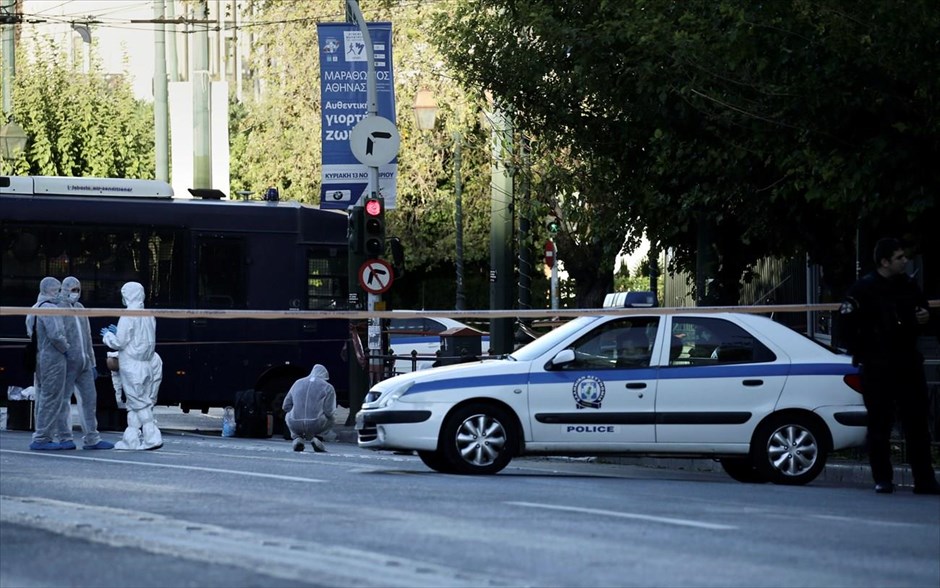 Επίθεση με χειροβομβίδα στη γαλλική πρεσβεία. 