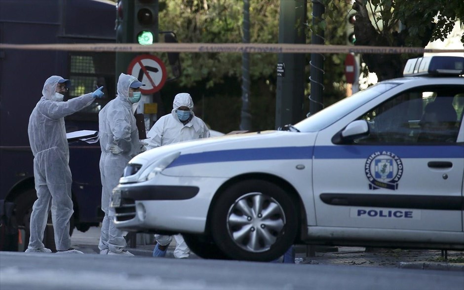 Επίθεση με χειροβομβίδα στη γαλλική πρεσβεία. 