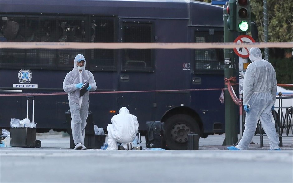 Επίθεση με χειροβομβίδα στη γαλλική πρεσβεία. 