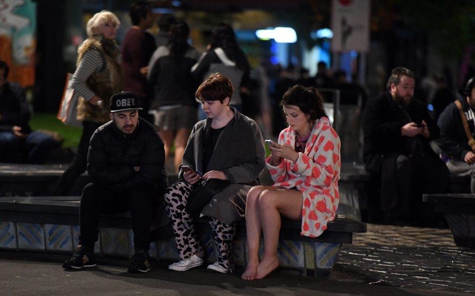 Σεισμός στη Νέα Ζηλανδία. Κόσμος έχει βγει στους δρόμους του Ουέλινγκτον, ύστερα από την ισχυρή σεισμική δόνηση.