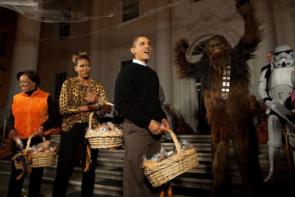 Μπαράκ Ομπάμα - Τα αγαπημένα καρέ του φωτογράφου του Ομπάμα. Χαλοουίν στο Λευκό Οίκο (31 Οκτωβρίου 2009).
