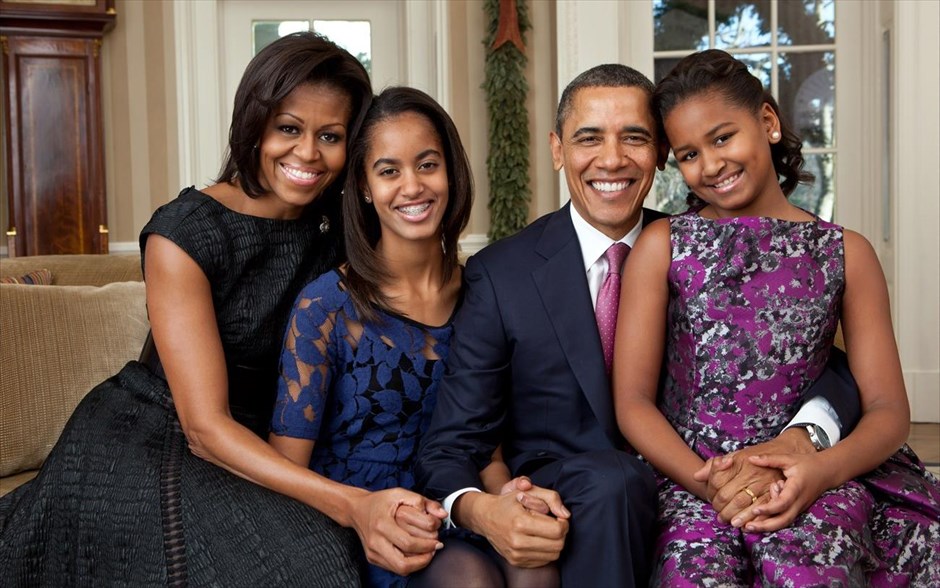 Μπαράκ Ομπάμα - Τα αγαπημένα καρέ του φωτογράφου του Ομπάμα. Οικογενειακό πορτραίτο της οικογένειας του προέδρου Ομπάμα στο Οβάλ Γραφείο (11 Δεκεμβρίου 2011).