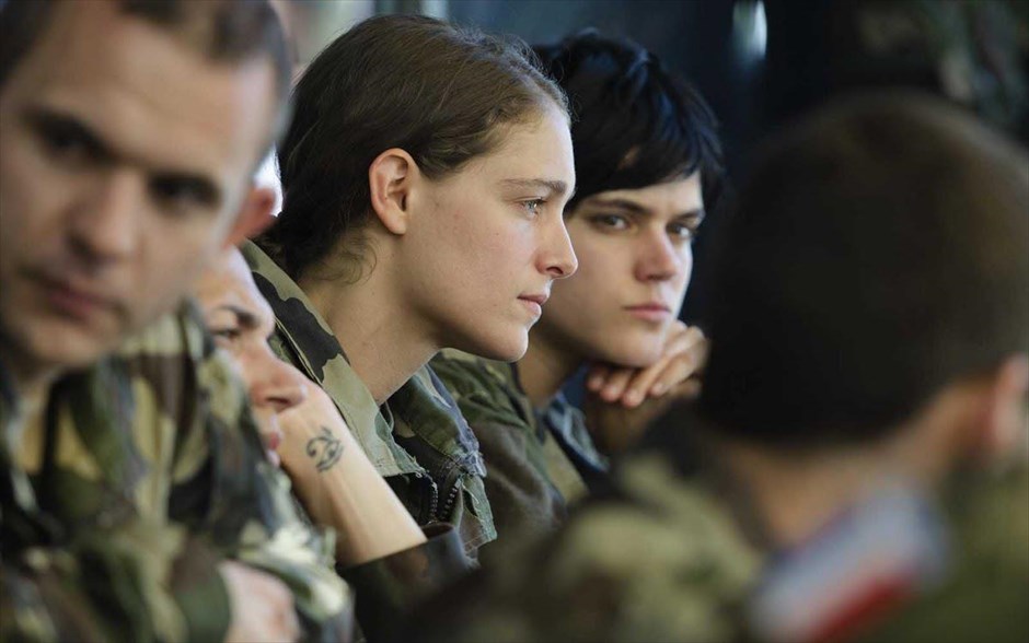 The Stopover. «The Stopover»: Δύο κοπέλες επιστρέφουν από μία στρατιωτική αποστολή στο Αφγανιστάν, κάνοντας μια ενδιάμεση στάση σε ένα πεντάστερο ξενοδοχείο της Κύπρου. Εκεί, ανάμεσα στους τουρίστες που παραθερίζουν, συμμετέχουν σε ένα πρόγραμμα αποκατάστασης, που φιλοδοξεί να ανακουφίσει τη στρατιωτική μονάδα από τις εμπειρίες του πολέμου.
