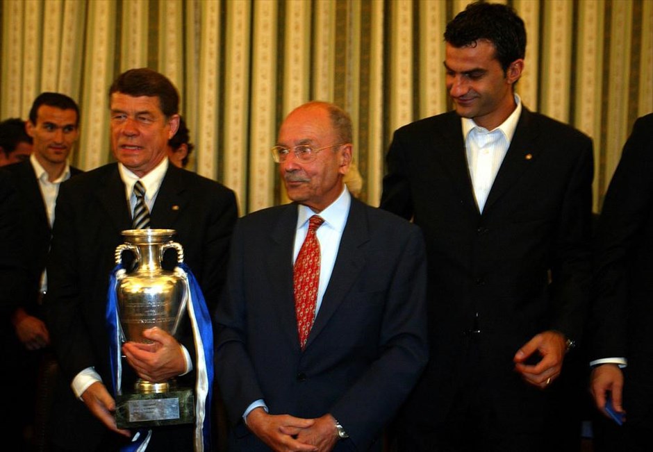 Κωστής Στεφανόπουλος 1926 - 2016. Υποδοχή της εθνικής ομάδας ποδοσφαίρου, μετά την κατάκτηση του Euro 2004 (6 Ιουλίου 2004)